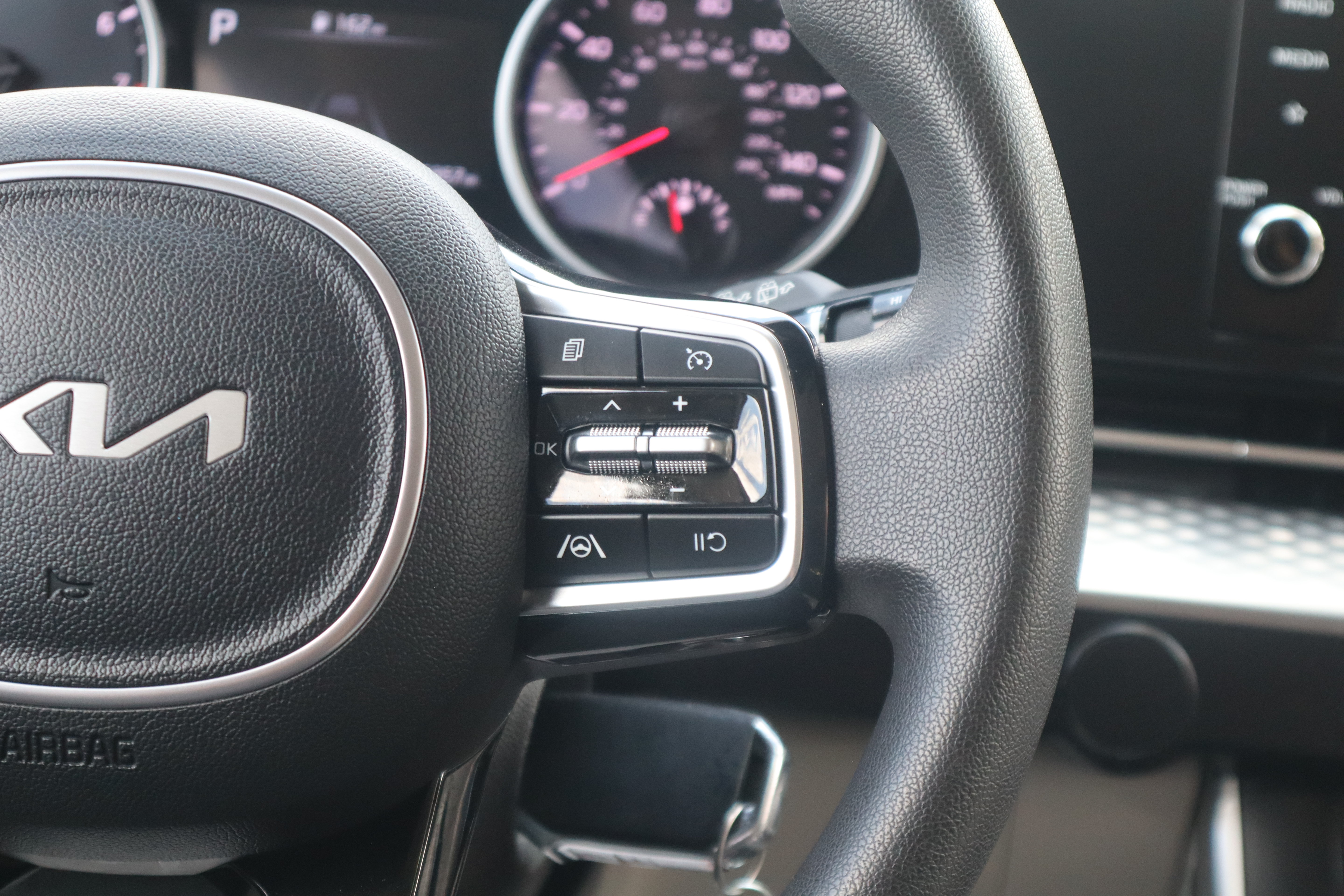 Used 2023 Kia Carnival LX FWD image 14