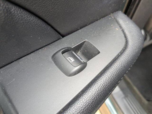 Used 2016 Ford Explorer XLT w/ Equipment Group 202A image 29