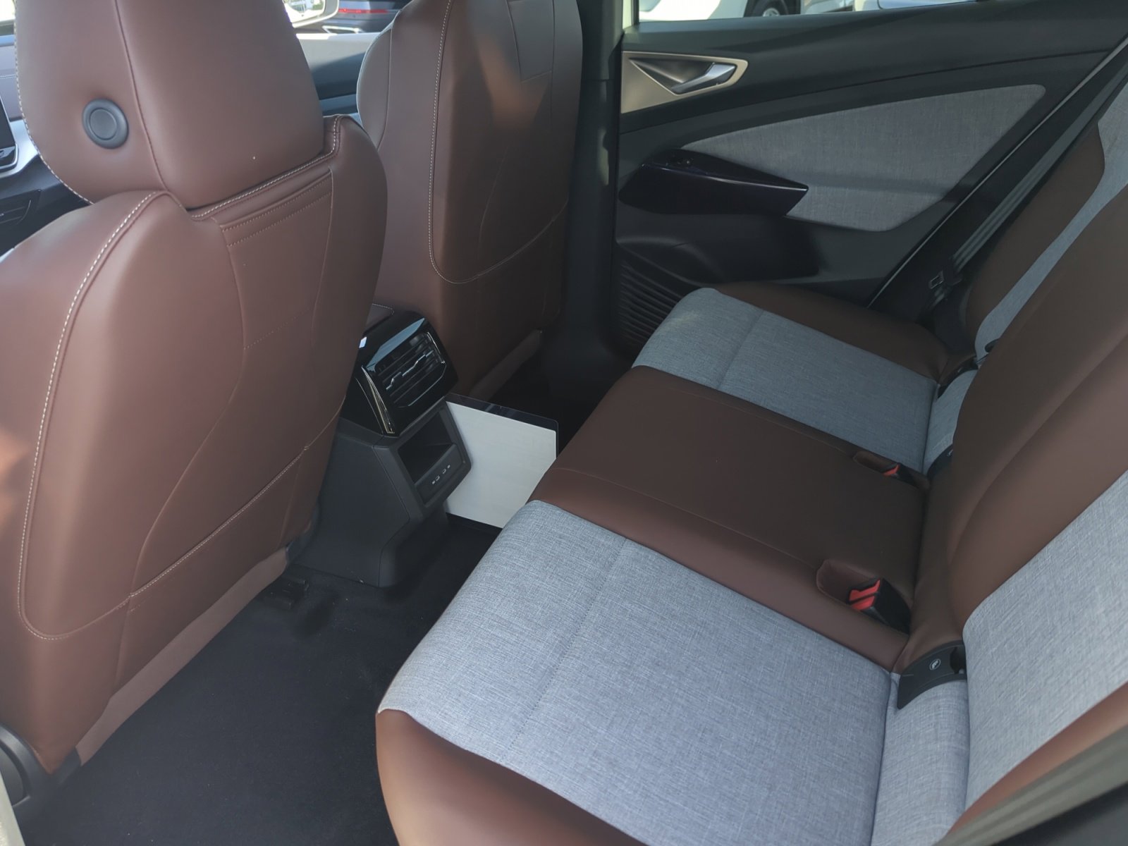 New 2026 Volkswagen ID.4 Pro image 17