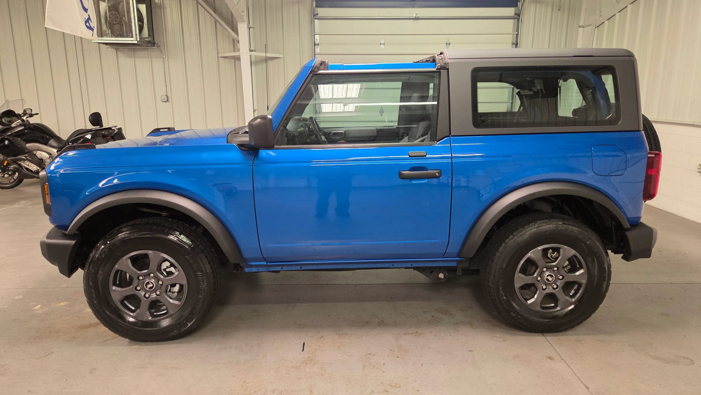 Used 2021 Ford Bronco 2-Door AWD/4WD image 3