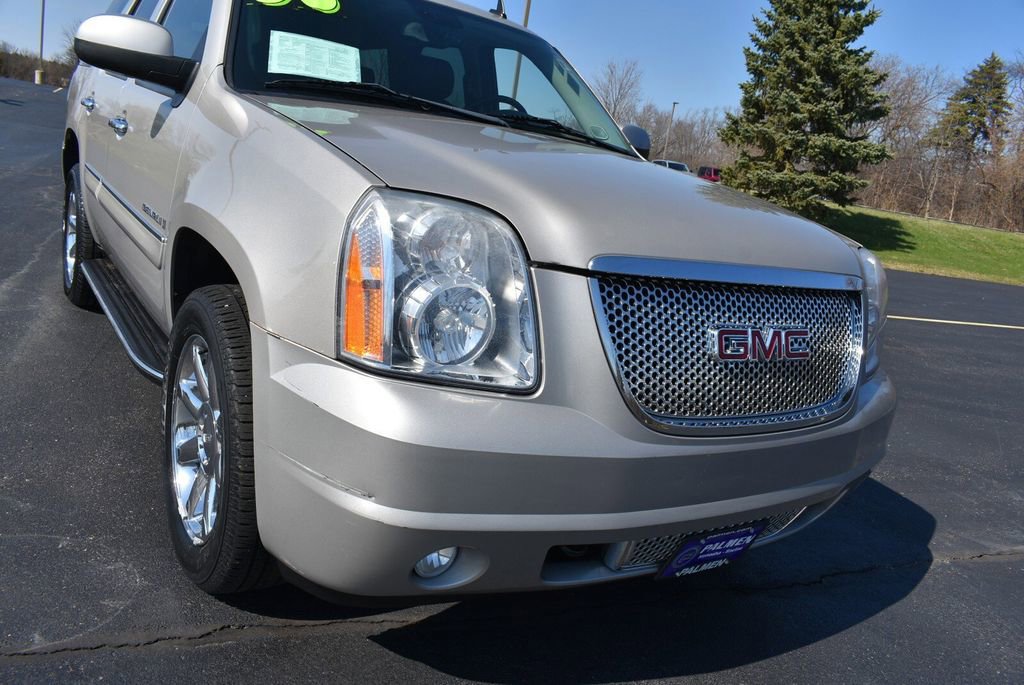 Used 2008 GMC Yukon Denali image 2