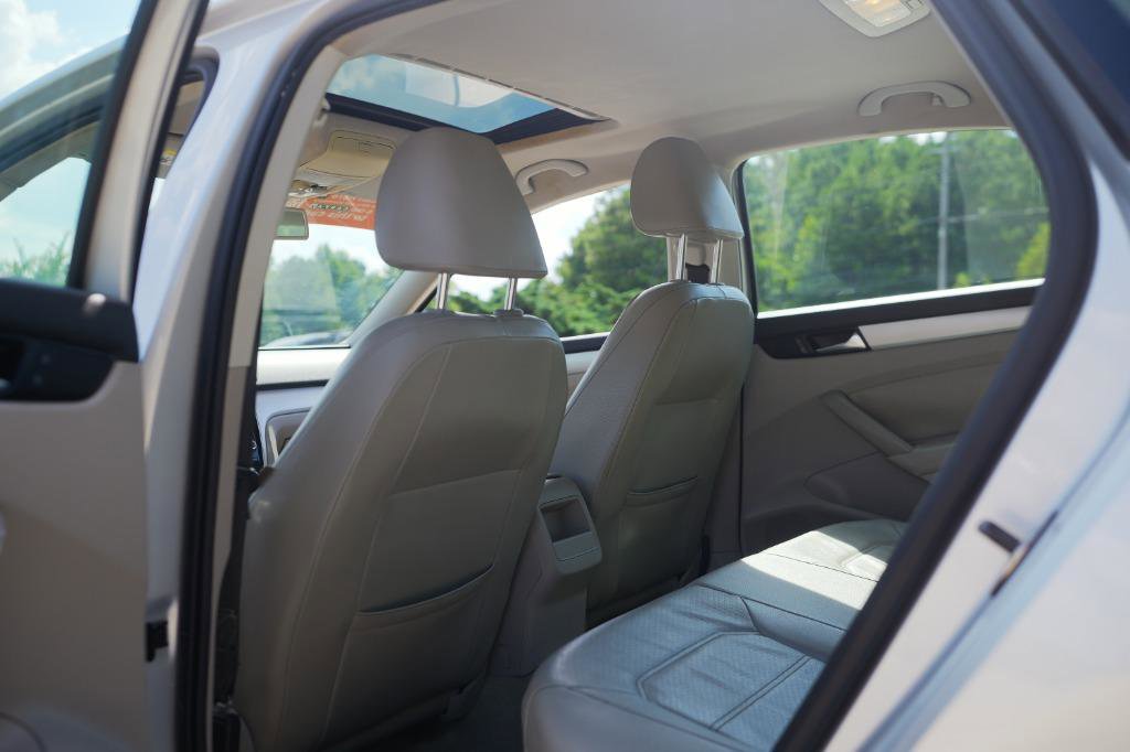 Used 2012 Volkswagen Passat 2.5 SE image 16