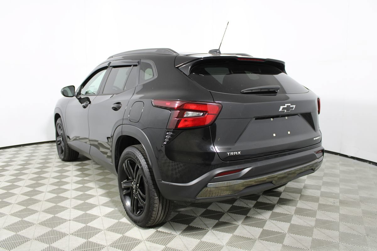 Used 2026 Chevrolet Trax ACTIV FWD image 4