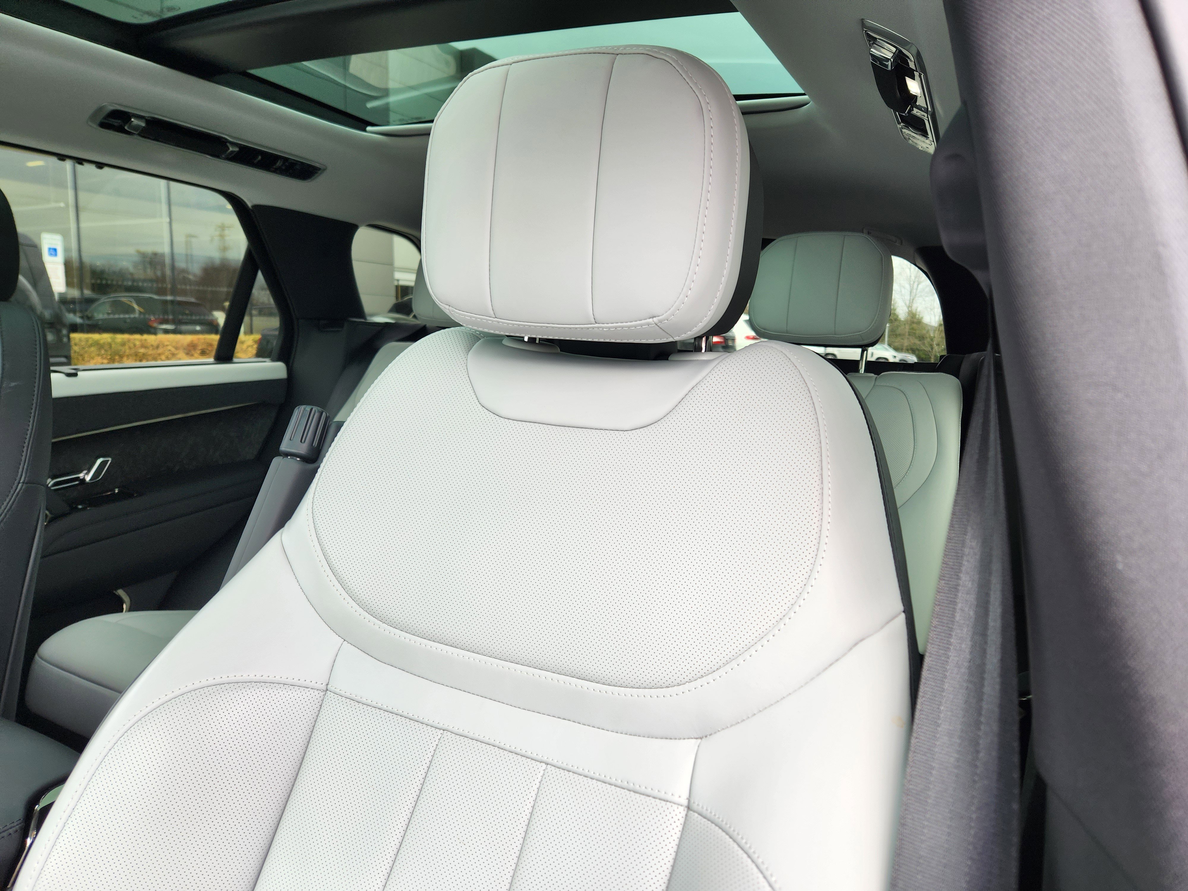 Certified 2025 Land Rover Range Rover Sport Dynamic SE image 11