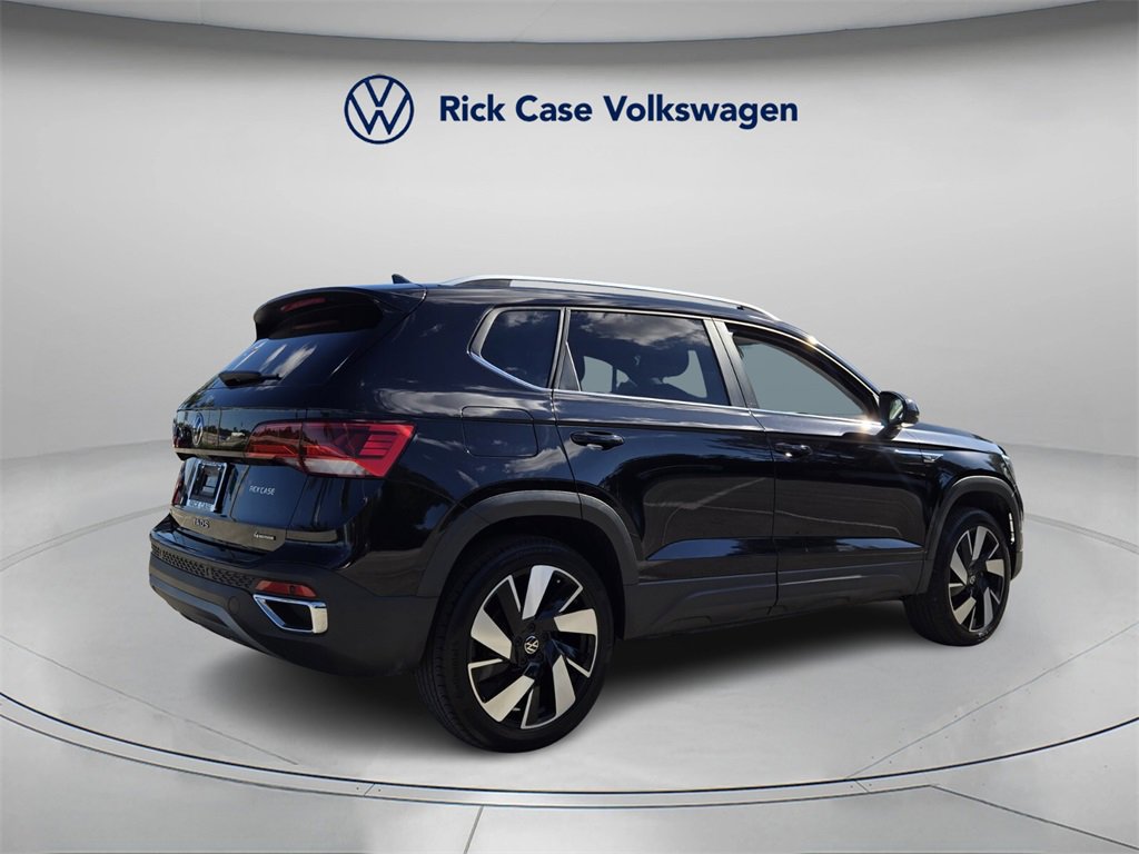 Certified 2024 Volkswagen Taos SEL image 7