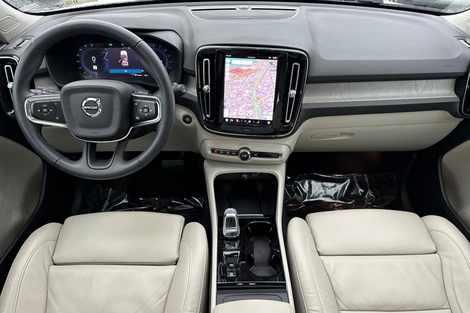 Used 2023 Volvo XC40 B5 Ultimate w/ Protection Package Premier image 3