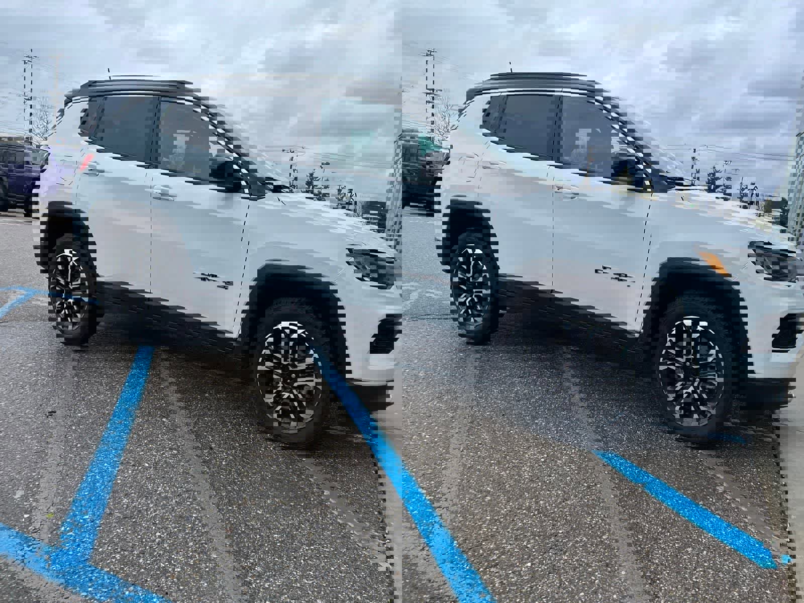 Used 2023 Jeep Compass Limited image 14