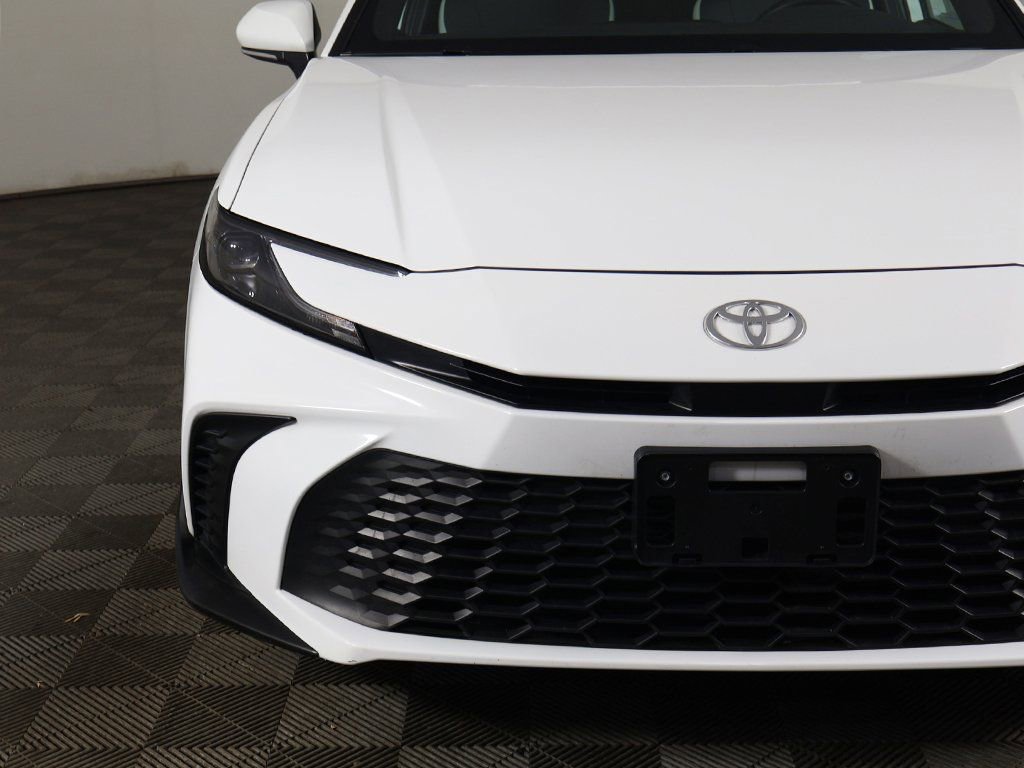 Used 2025 Toyota Camry SE FWD image 11