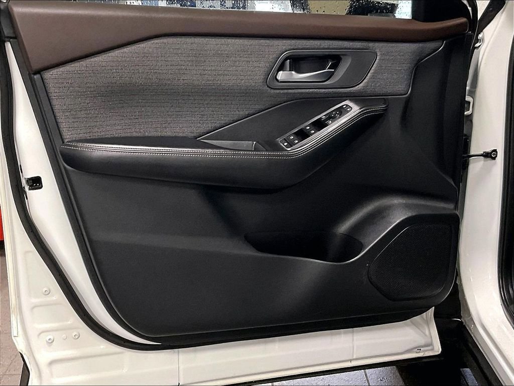 Certified 2023 Nissan Rogue SV AWD/4WD image 9