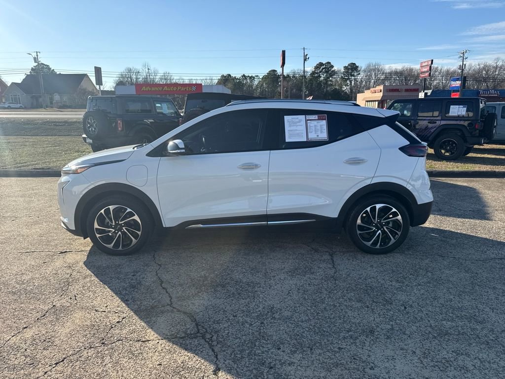 Used 2023 Chevrolet Bolt EUV Premier w/ Sun & Sound Package image 4