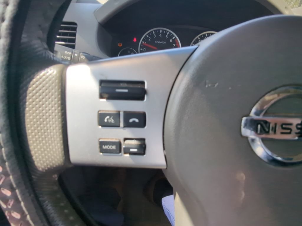 Used 2013 Nissan Frontier SL w/ Moonroof Pkg image 16