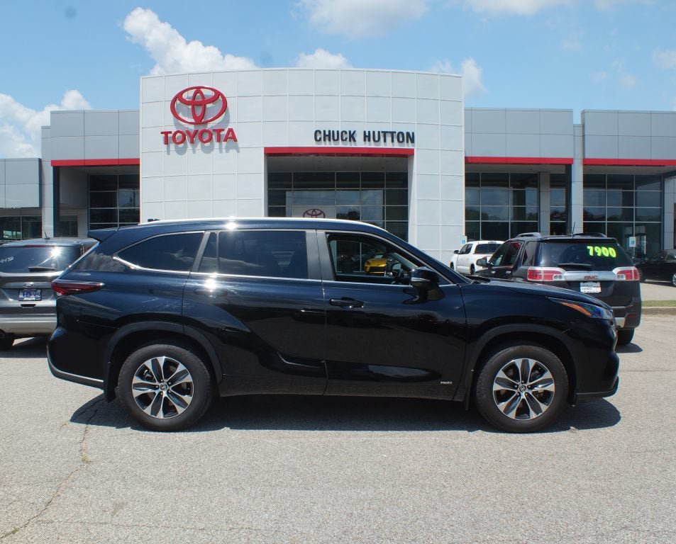 Certified 2026 Toyota Highlander XLE AWD/4WD image 1
