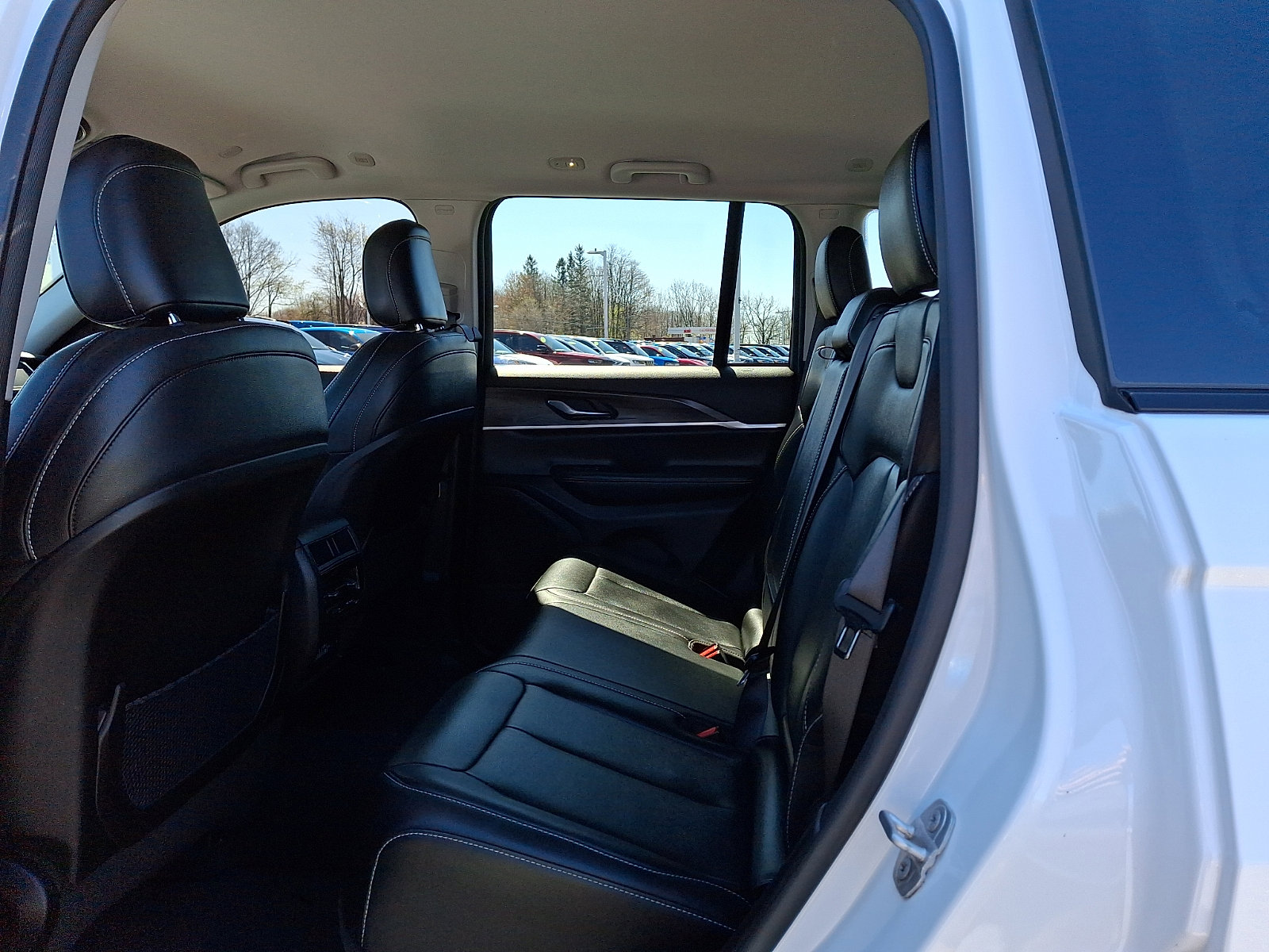 Used 2023 Jeep Grand Cherokee Limited AWD/4WD image 10