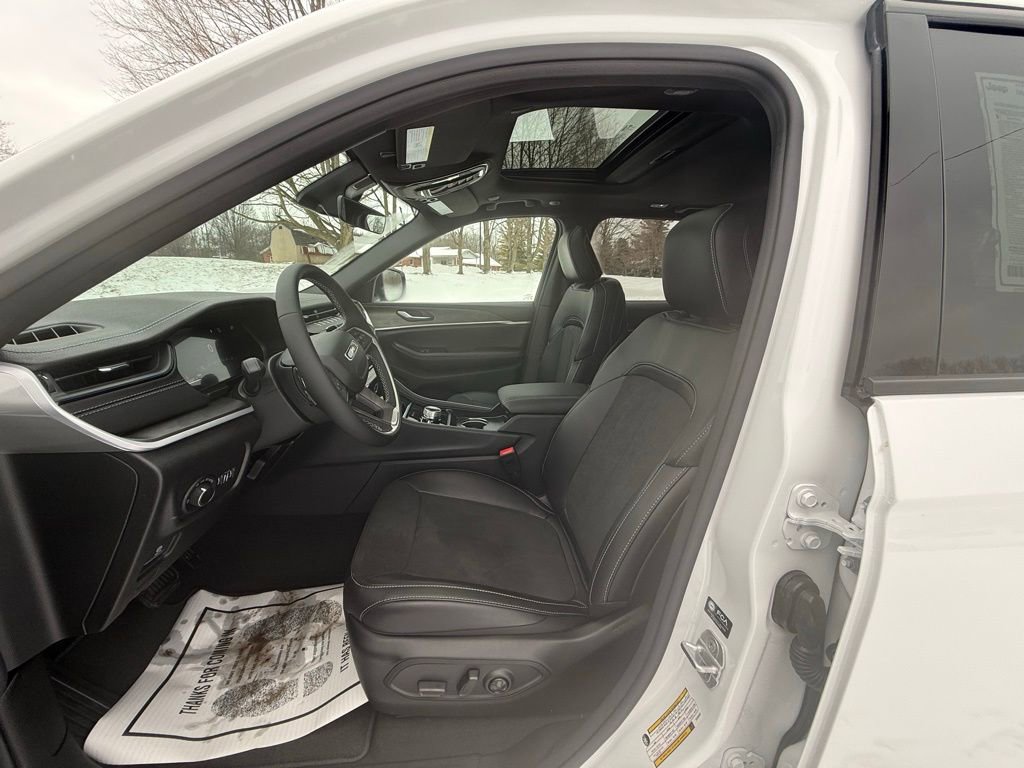 New 2026 Jeep Grand Cherokee Altitude AWD/4WD image 9