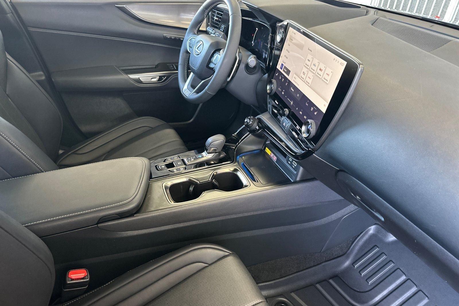 Used 2025 Lexus NX 450h+ F Sport w/ Towing Package (2000 Lbs) AWD/4WD image 15