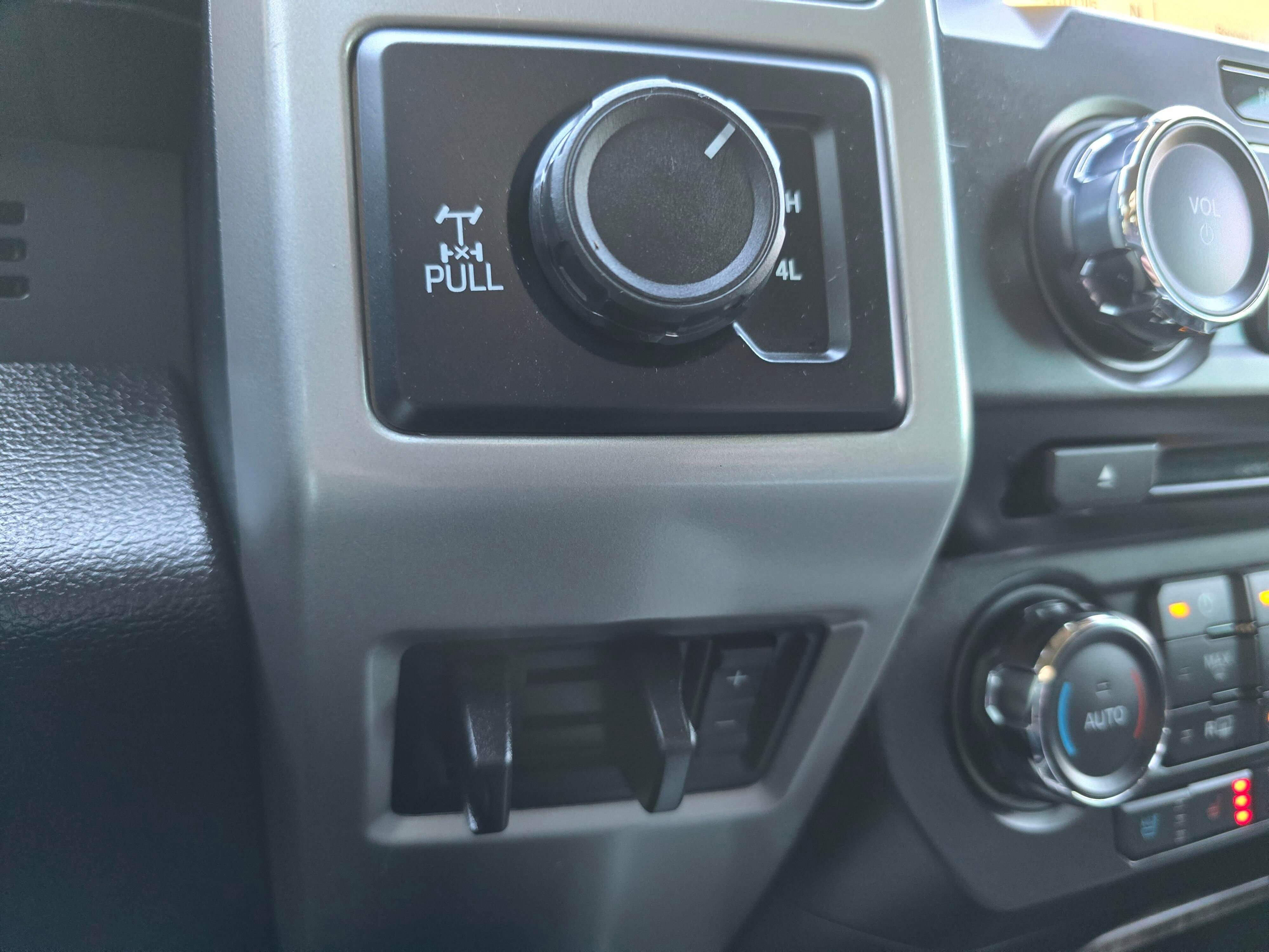 Used 2017 Ford F250 Lariat w/ Lariat Value Package AWD/4WD image 21