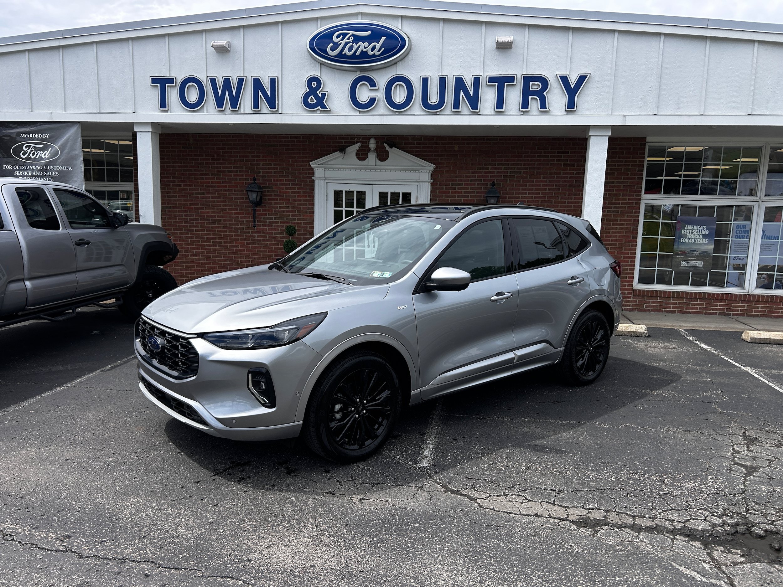 Used 2023 Ford Escape ST-Line Elite w/ Premium Technology Package AWD/4WD image 4