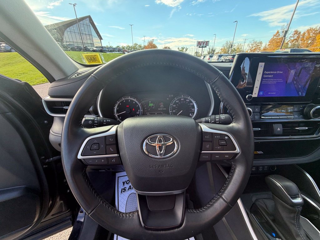 Used 2023 Toyota Highlander XLE AWD/4WD image 28