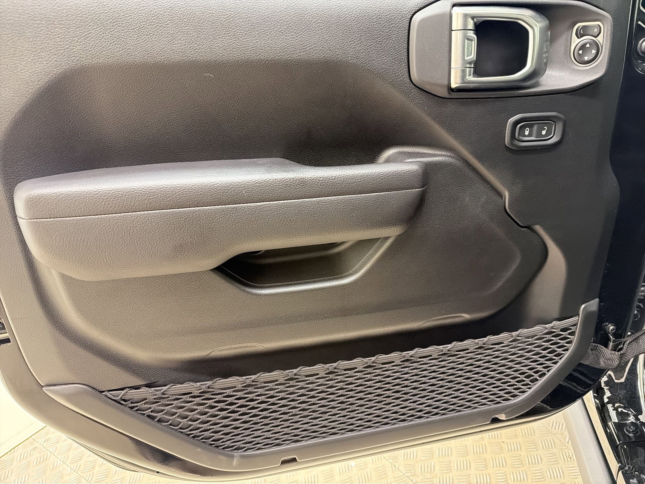 Used 2025 Jeep Gladiator Sport image 13