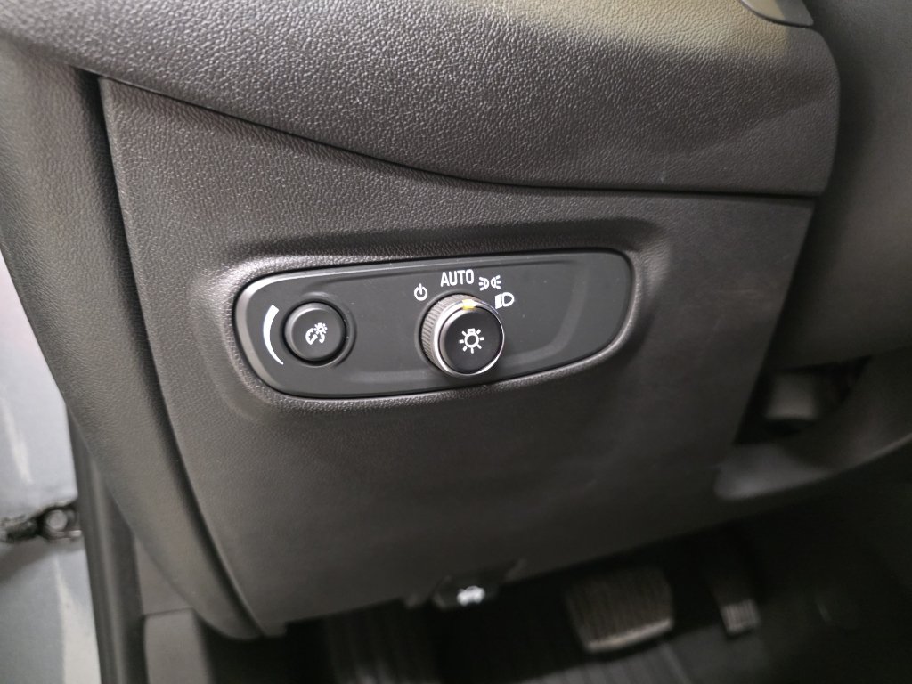 Used 2024 Chevrolet Equinox LT FWD image 23