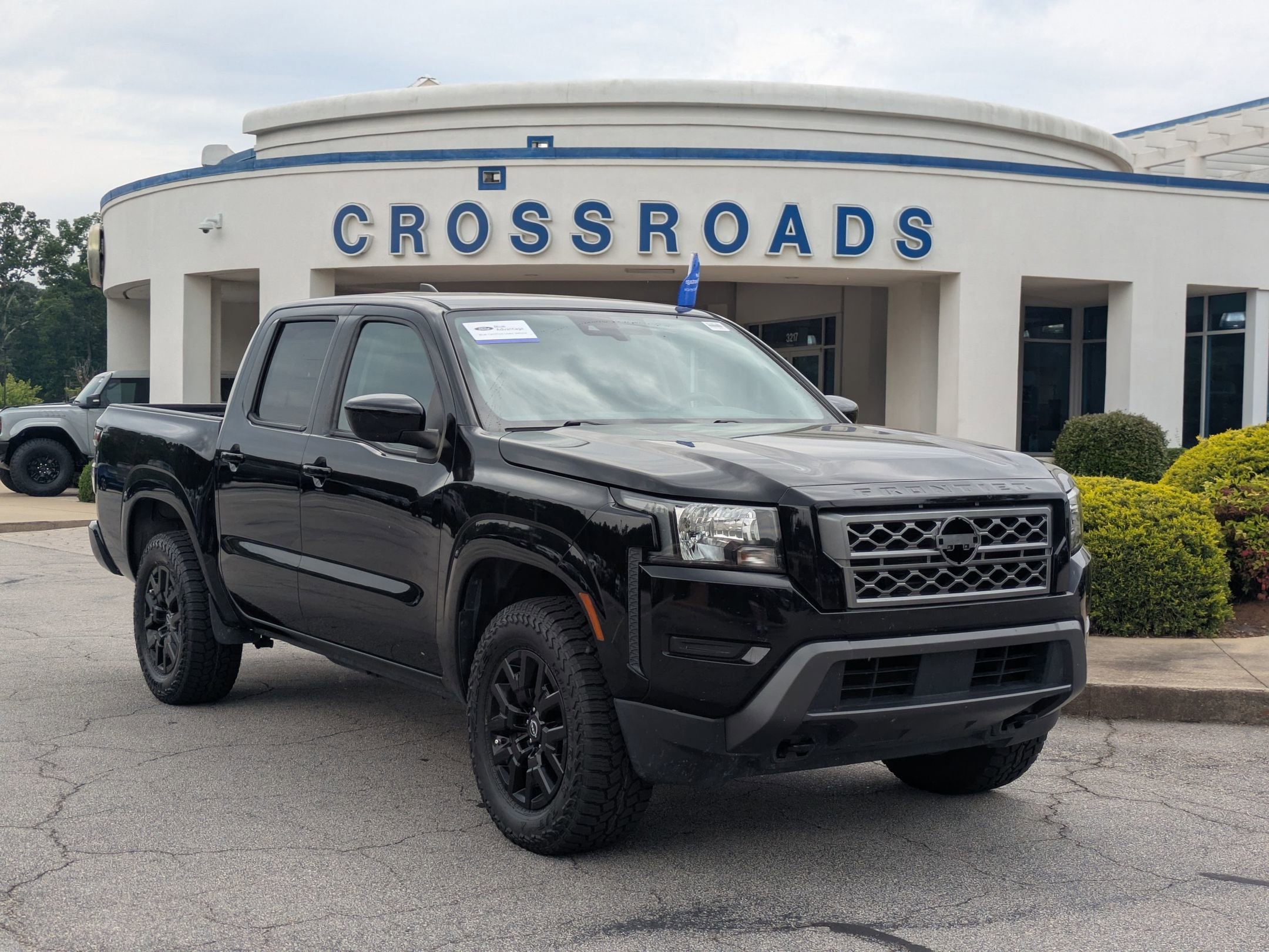 Used 2022 Nissan Frontier SV AWD/4WD image 1