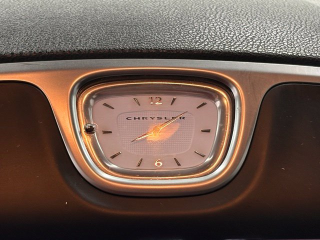 Used 2018 Chrysler 300 Limited AWD/4WD image 20