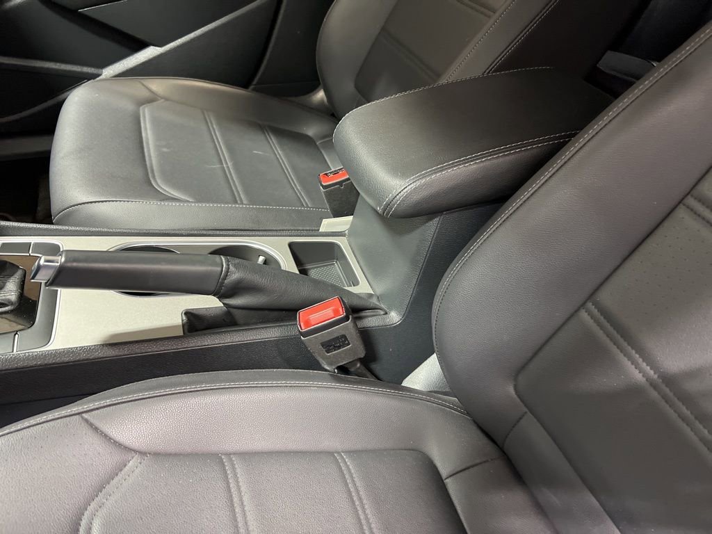 Used 2022 Volkswagen Passat 2.0T R-Line image 33