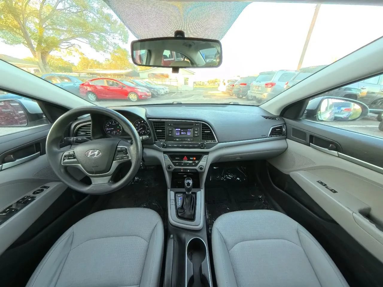 Used 2017 Hyundai Elantra SE FWD image 24