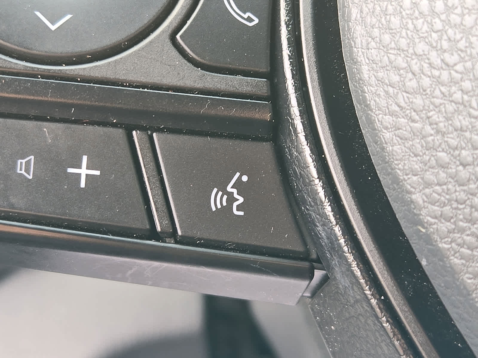 Used 2025 Toyota RAV4 XLE image 27