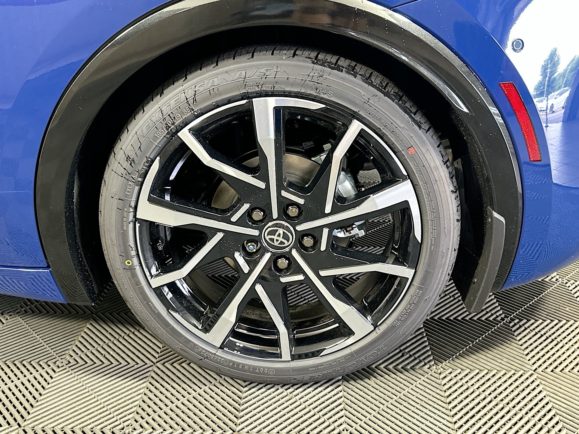 New 2026 Toyota Prius Plug-In Hybrid FWD image 11