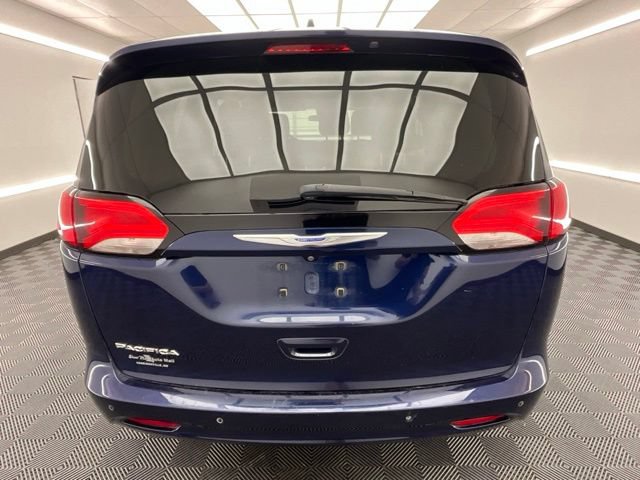 Used 2018 Chrysler Pacifica L FWD image 12