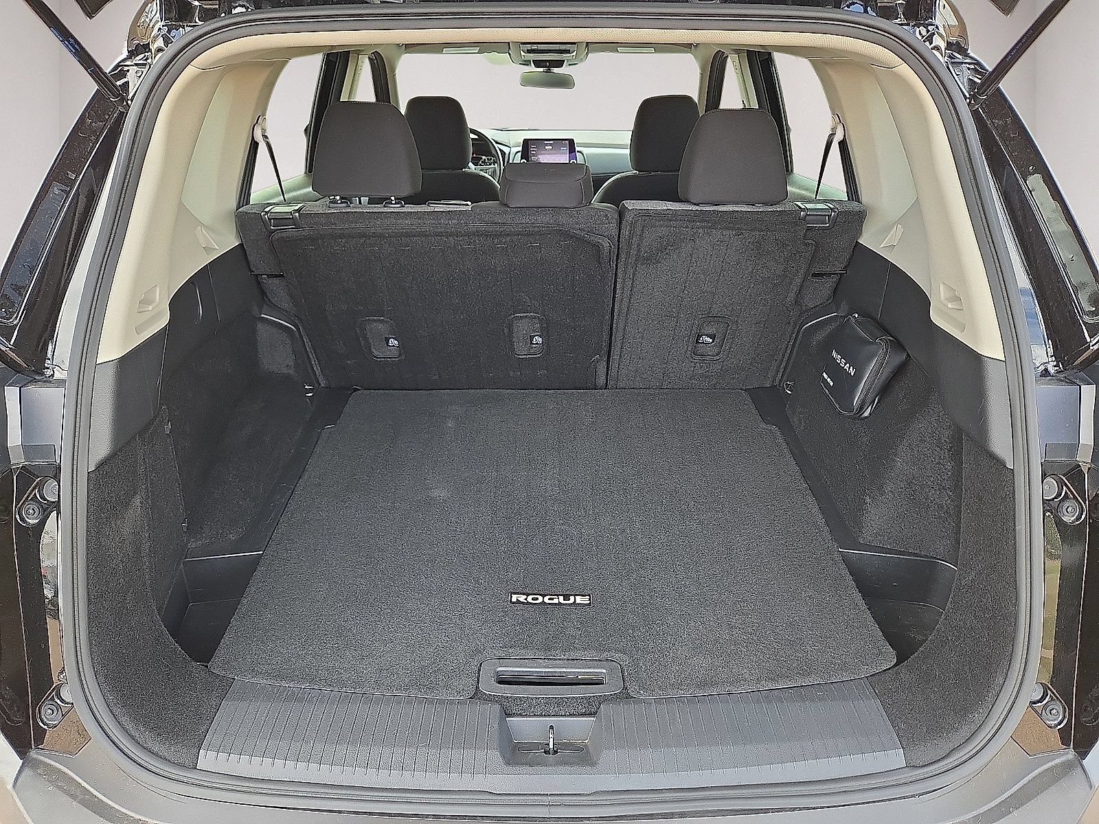 Used 2023 Nissan Rogue SV AWD/4WD image 13