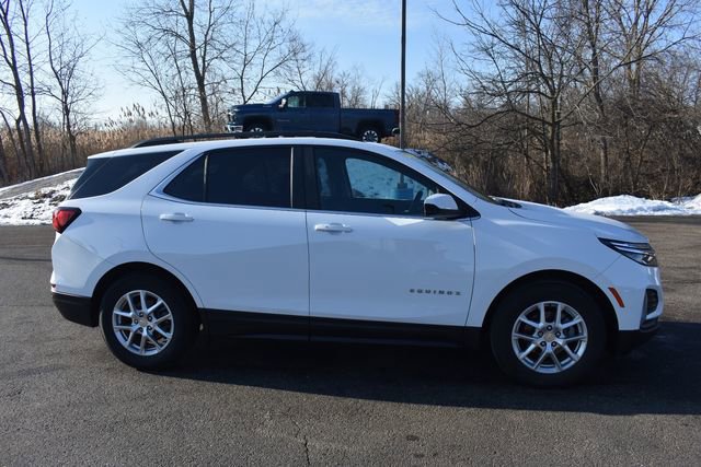 Used 2022 Chevrolet Equinox LT image 2