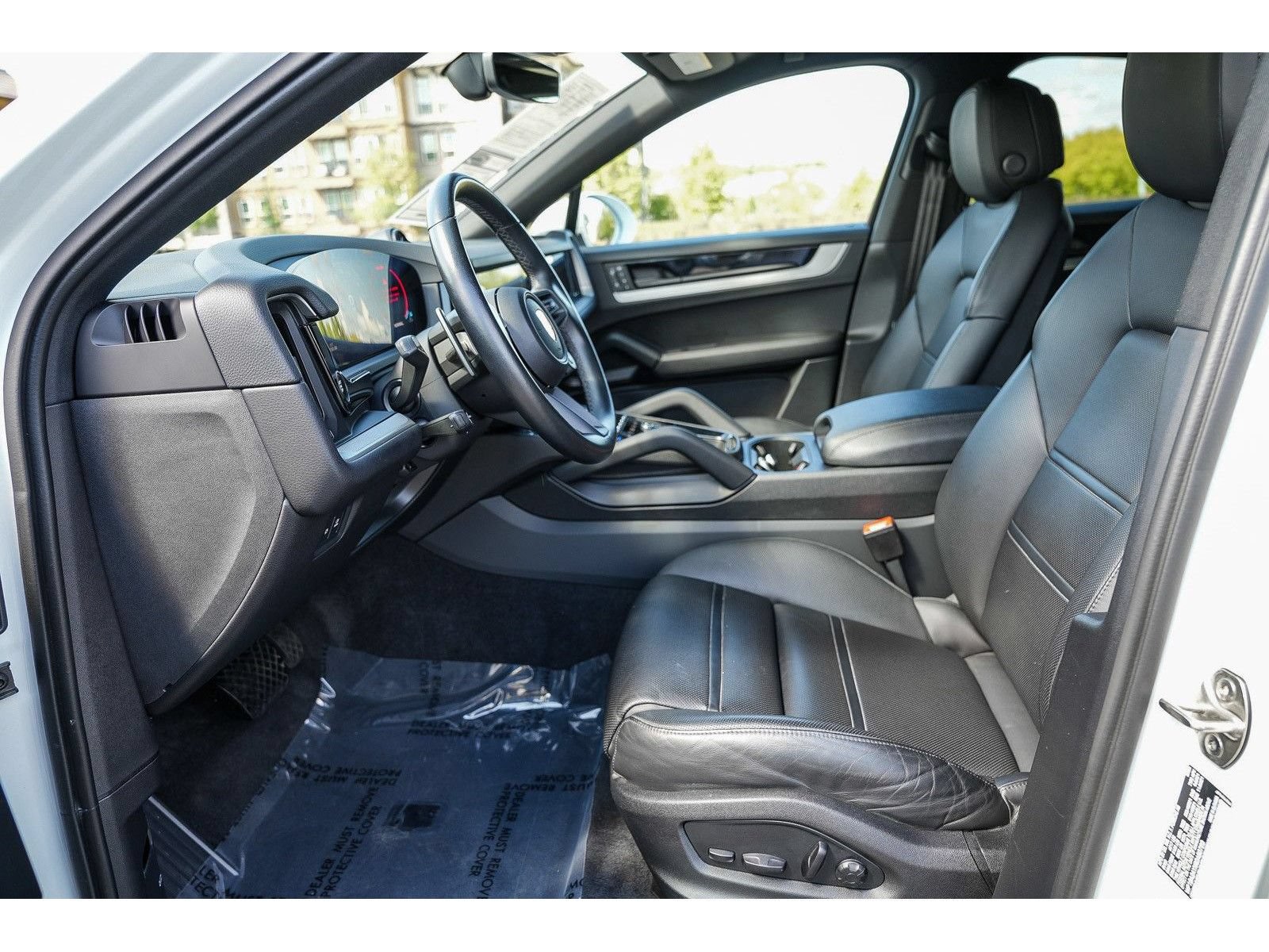 Used 2024 Porsche Cayenne Coupe AWD/4WD image 18