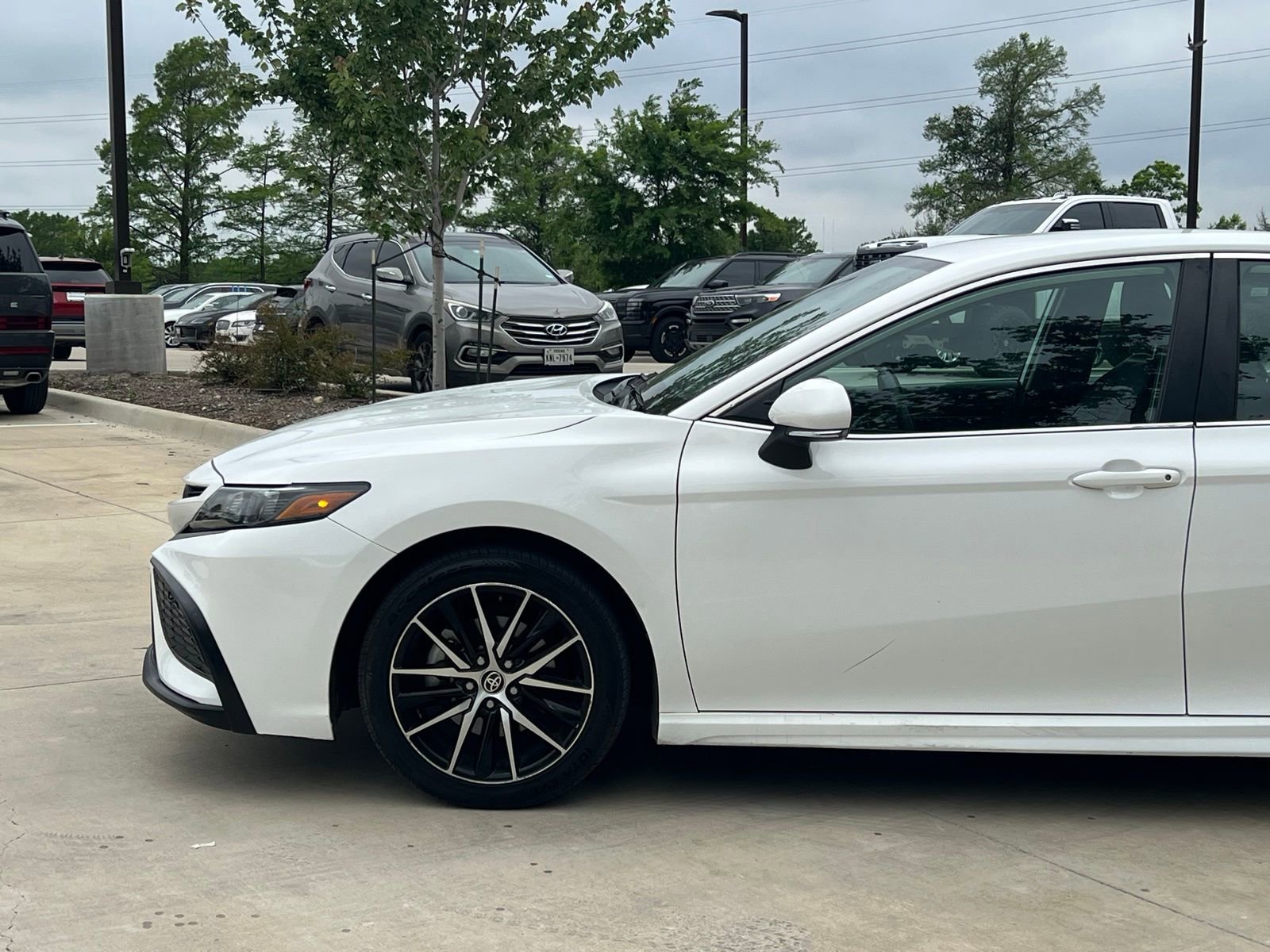 Used 2023 Toyota Camry SE FWD image 7