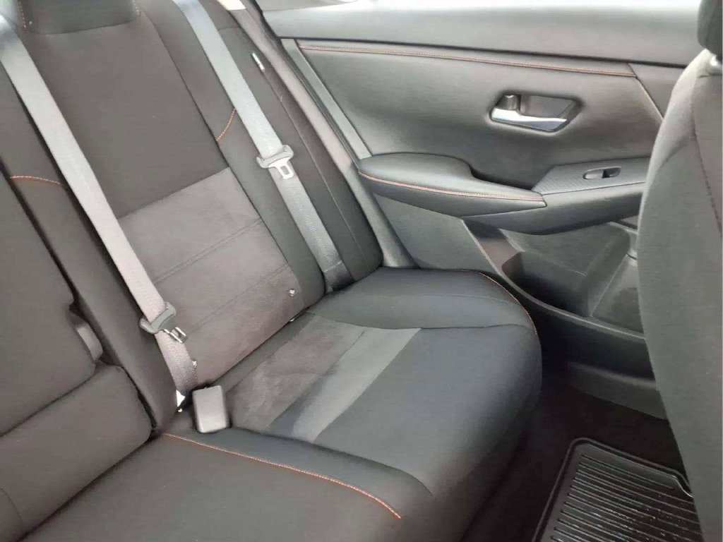 Certified 2025 Nissan Sentra SR FWD image 17