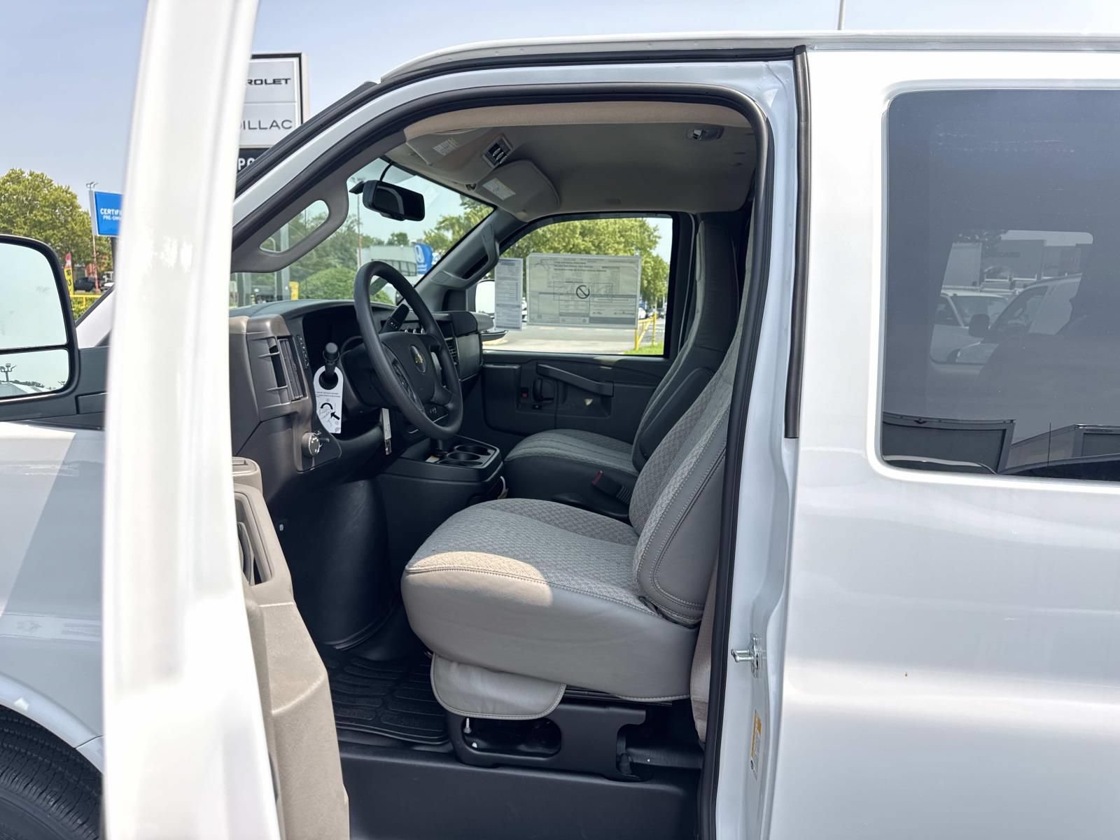 New 2026 Chevrolet Express 3500 LS w/ Chrome Appearance Package RWD image 18