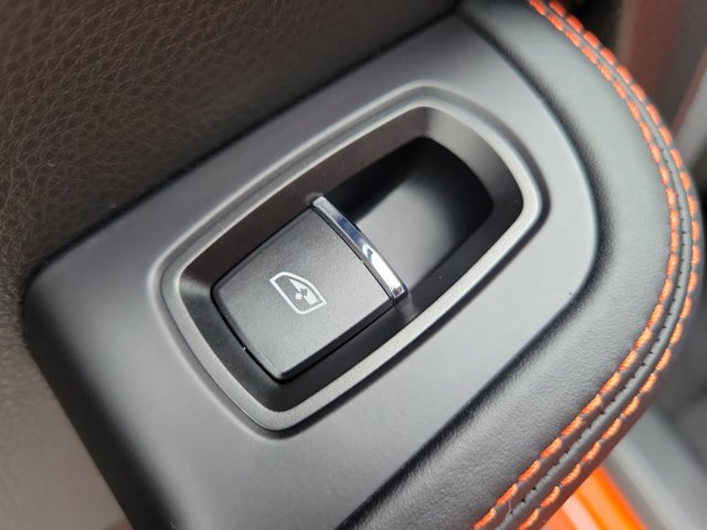 Certified 2023 Porsche Macan AWD/4WD image 23