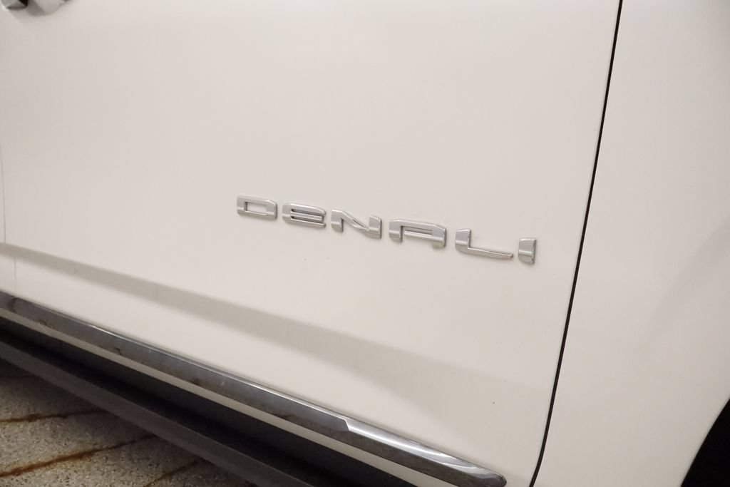 Used 2023 GMC Yukon Denali Ultimate AWD/4WD image 16