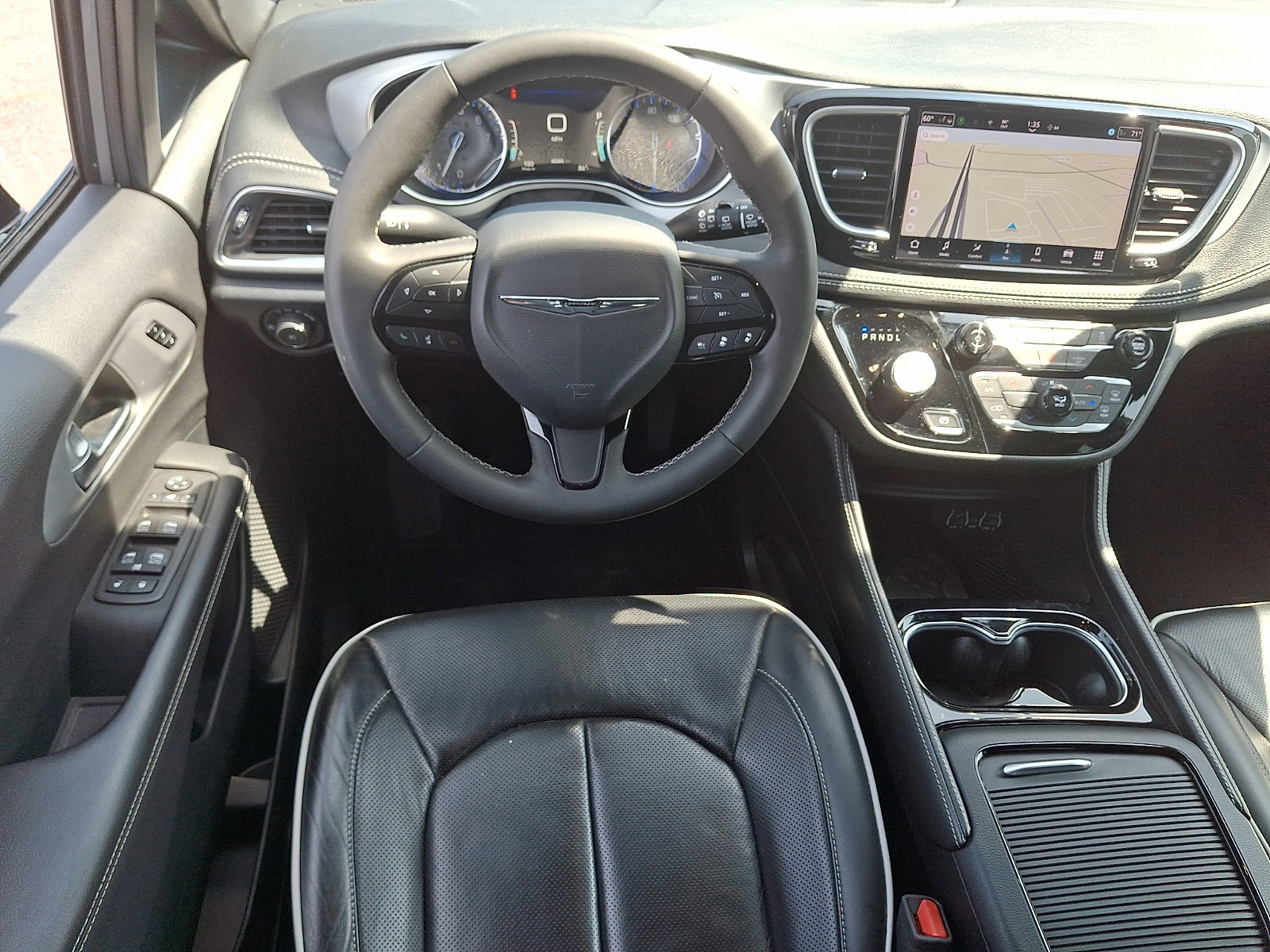 Used 2025 Chrysler Pacifica Limited FWD image 13