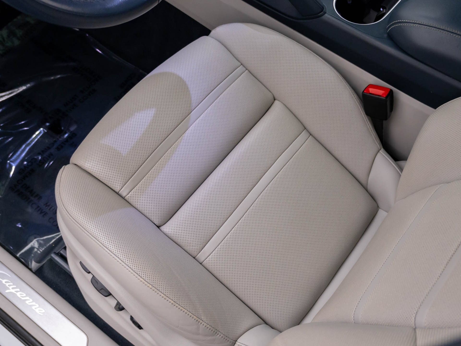 Certified 2022 Porsche Cayenne AWD/4WD image 16