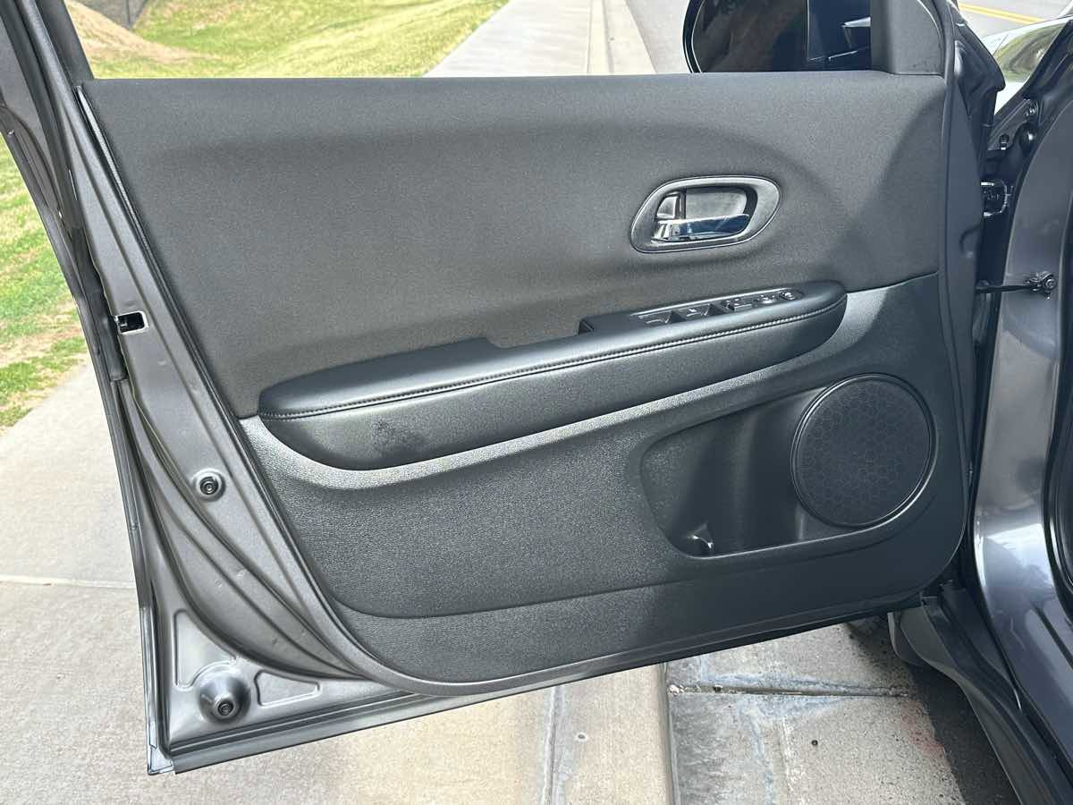 Used 2017 Honda HR-V LX image 38