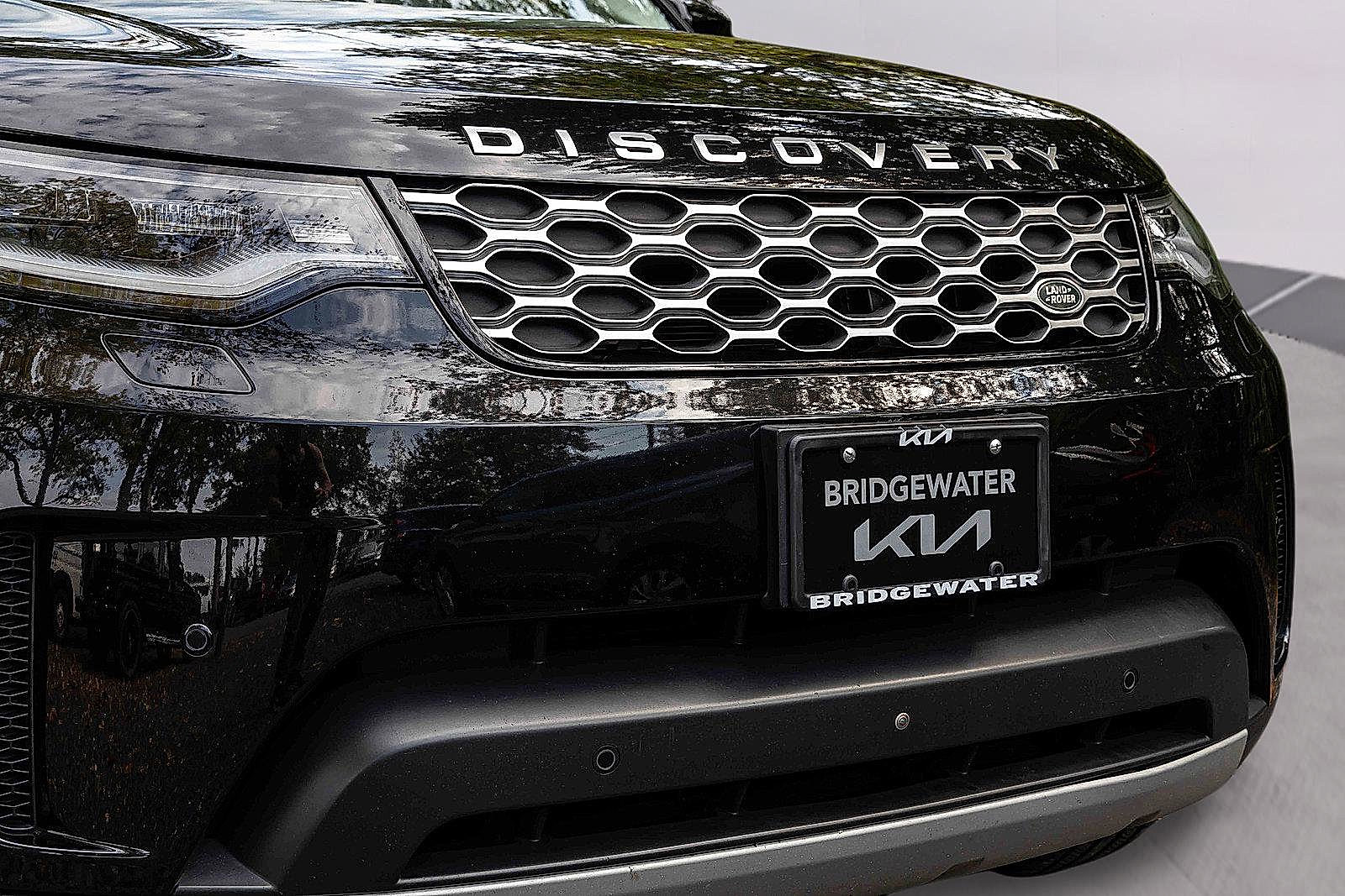 Used 2024 Land Rover Discovery S image 29