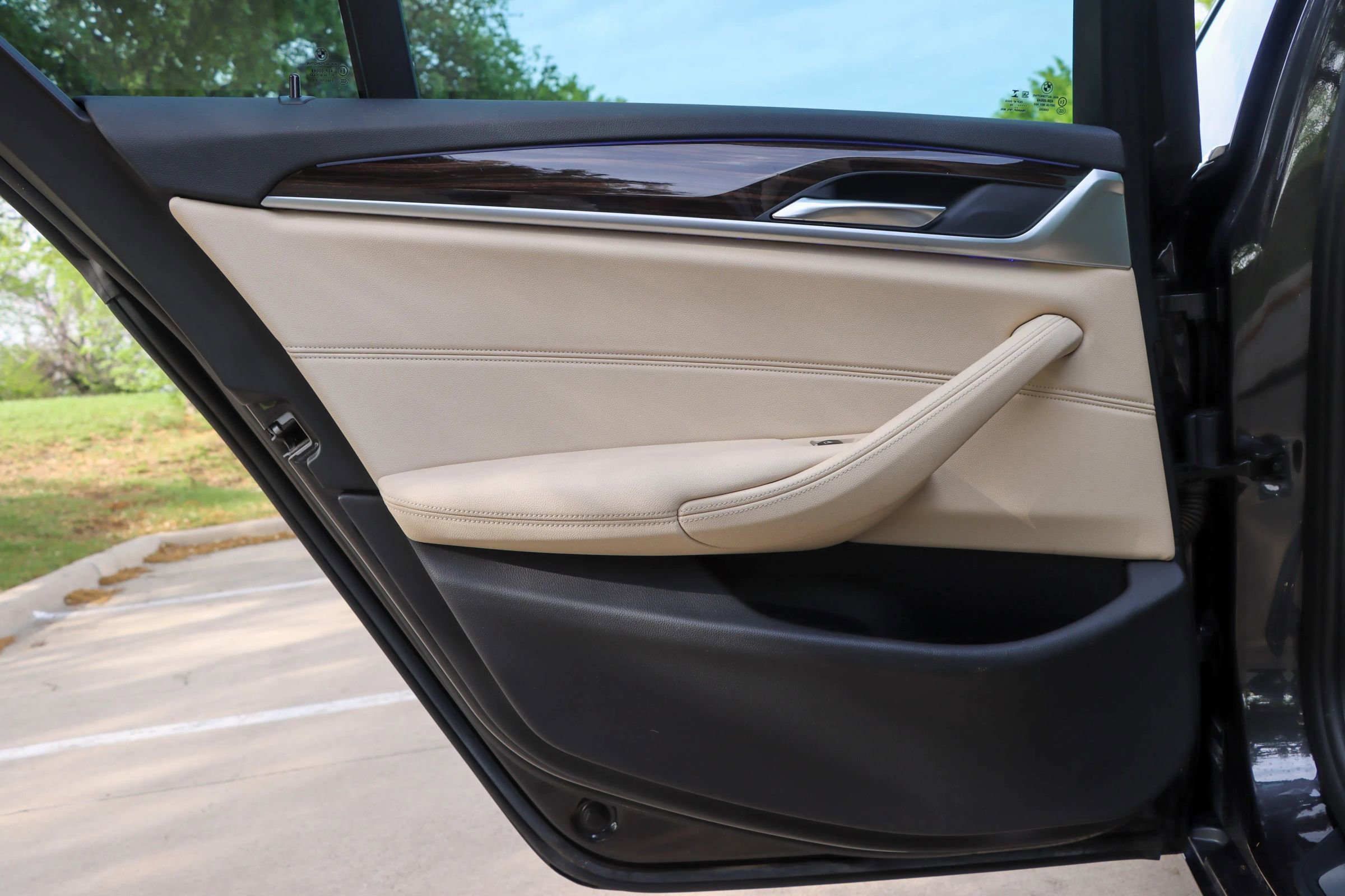 Used 2019 BMW 530e w/ Convenience Package image 12