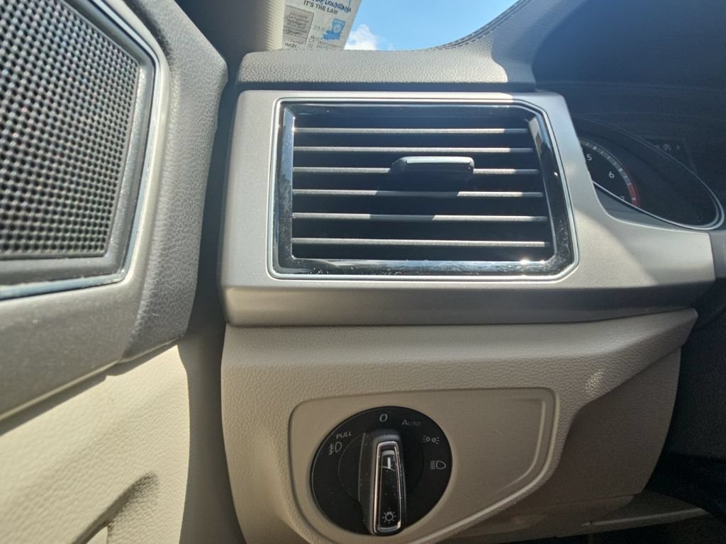 Used 2018 Volkswagen Atlas SEL FWD image 39