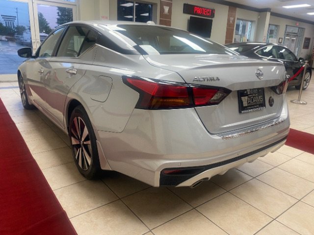 Used 2022 Nissan Altima 2.5 SV w/ SV Premium Package image 3