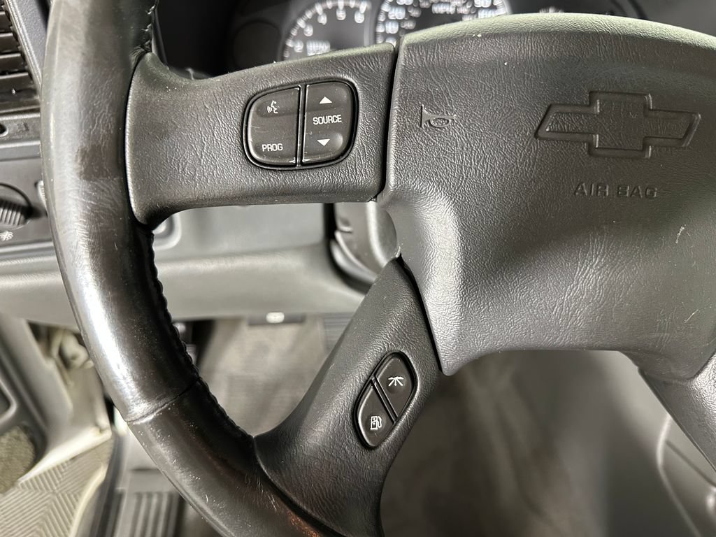 Used 2004 Chevrolet Avalanche 2500 w/ Preferred Equipment Group AWD/4WD image 11