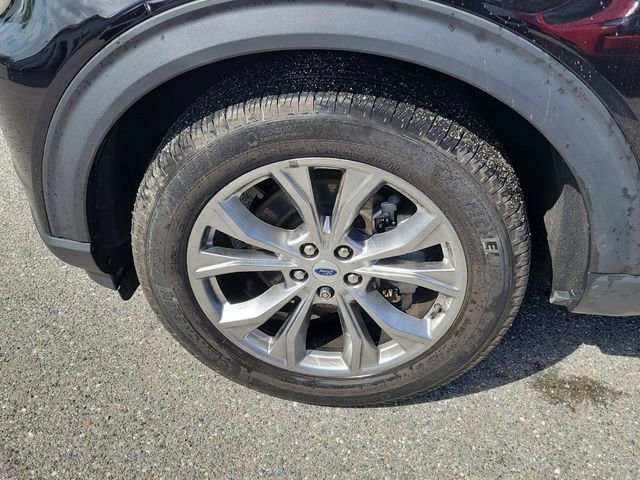 Used 2022 Ford Explorer XLT w/ Equipment Group 202A image 5