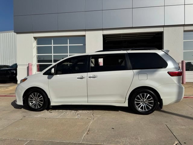 Used 2018 Toyota Sienna XLE Premium FWD image 4