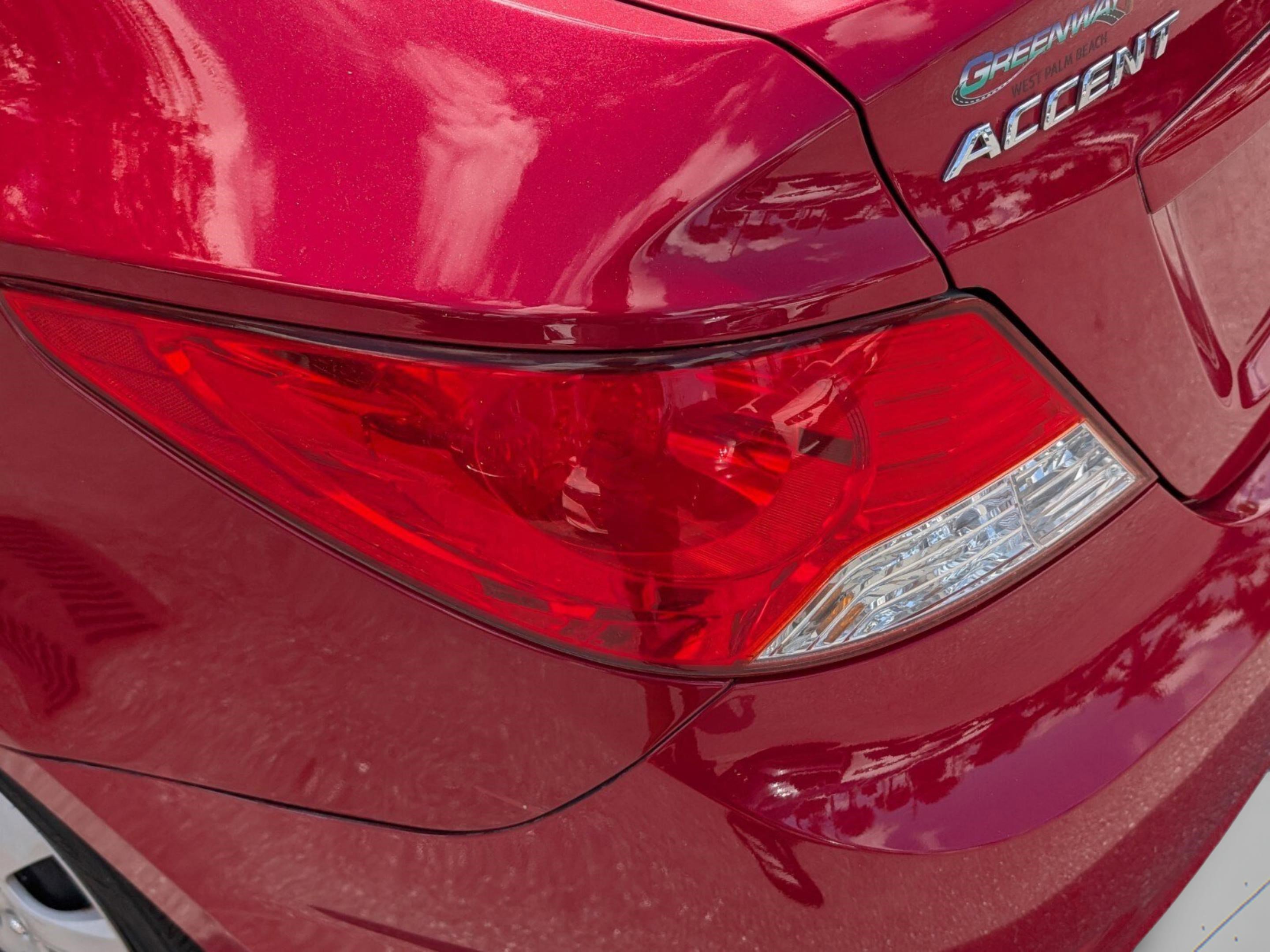 Used 2012 Hyundai Accent GLS image 19